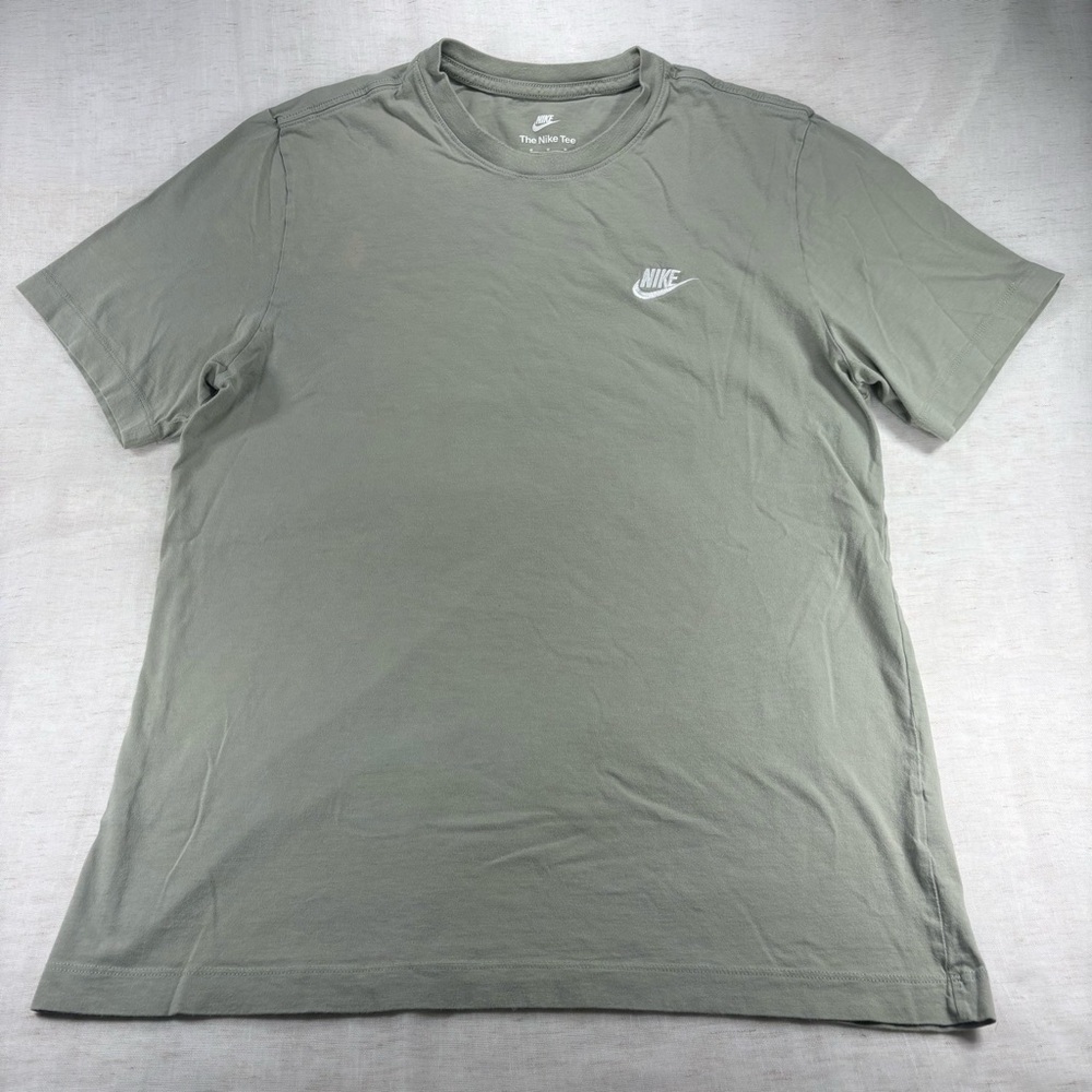 Nike Men's Sage Green Crew Neck T-Shirt